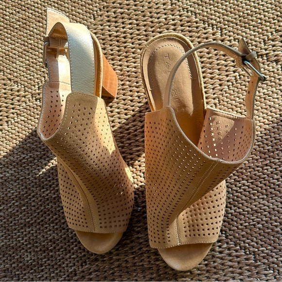 Tahari Margaret 2 Camel Suede Cut Out Peep Toe Slingback Block Heels Womens 10 - Picture 5 of 13